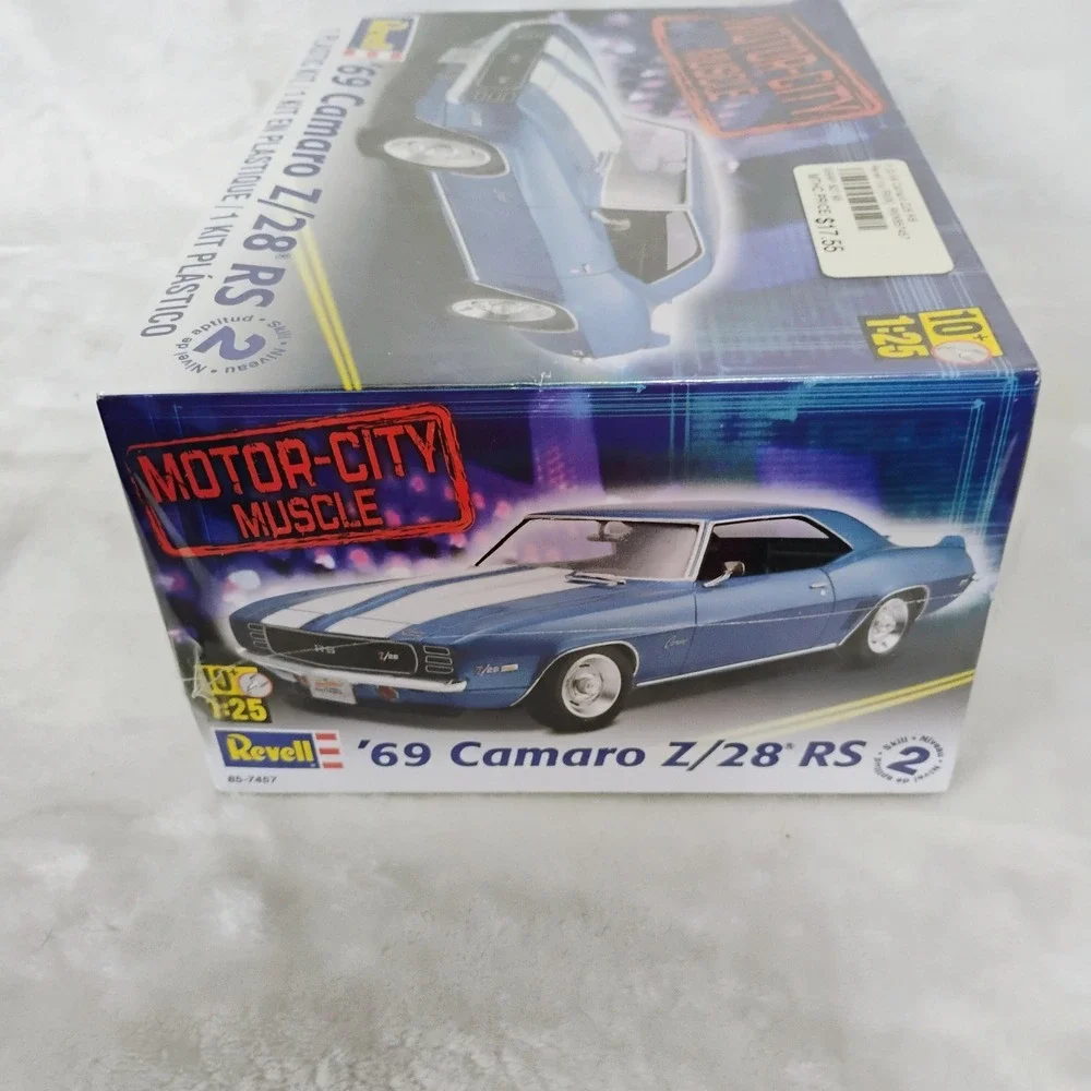 Revell 69 Camaro Z/28 RS Motor-City Muscle 1:25 Scale Model Kit 85-7457 NEW